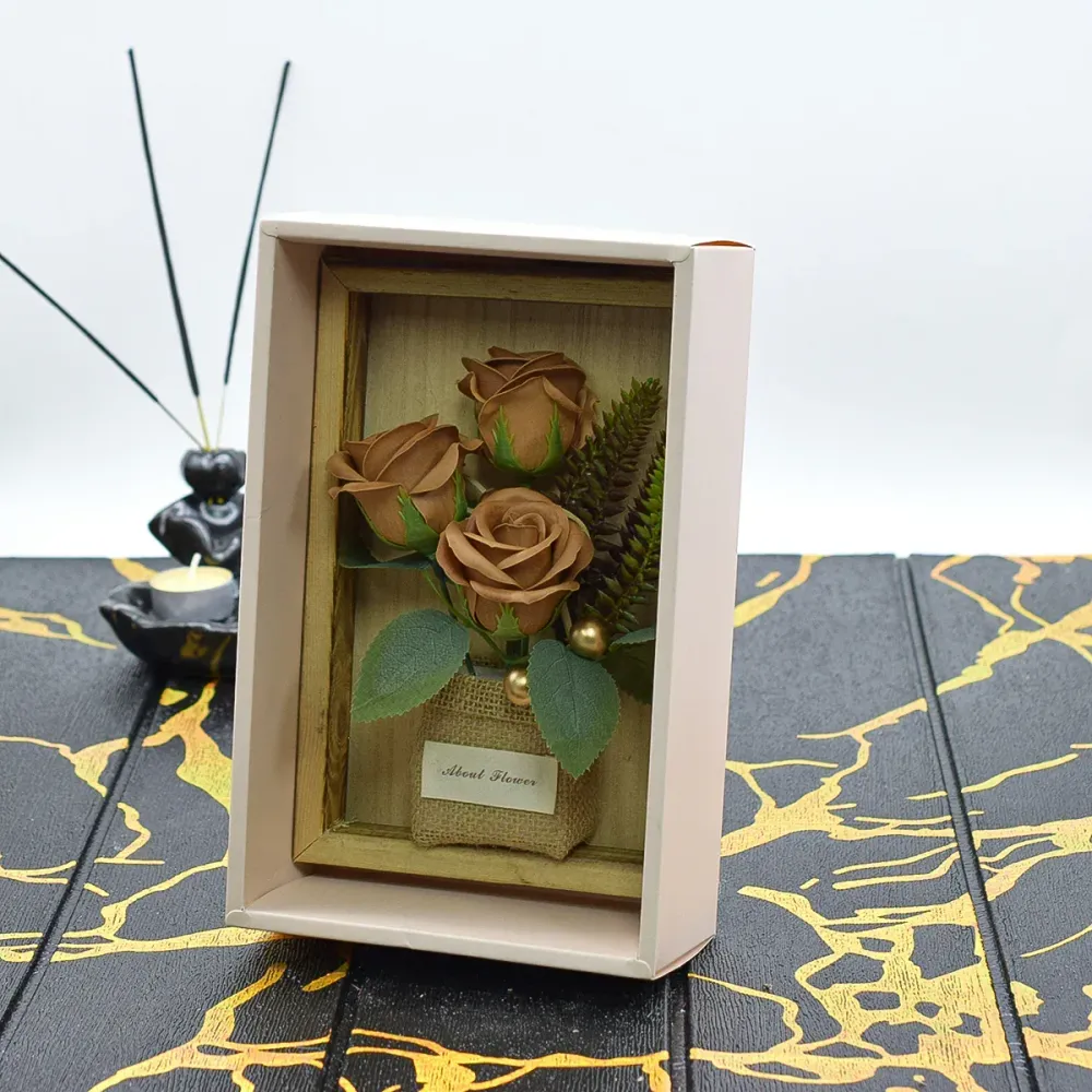 Aranjament floral elegant, flori de sapun, D4075, Crem