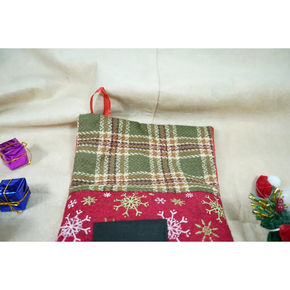 Ciorap Cadouri,Vivimall,cu model om de zapada, rosu, marimea 20x40 cm, textil, interior