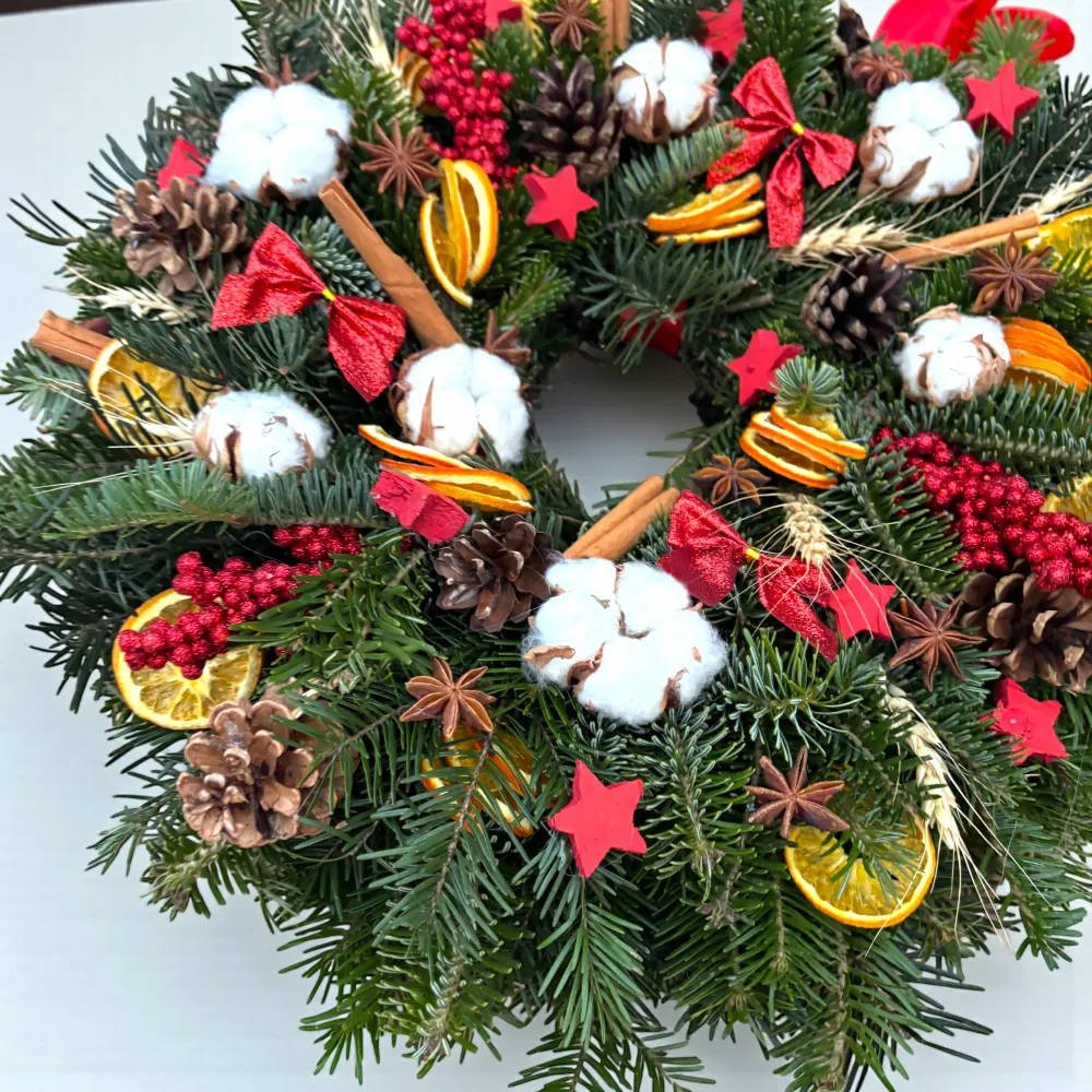 Coronita de Brad Natural pentru Craciun – handmade cu portocale si scortisoara