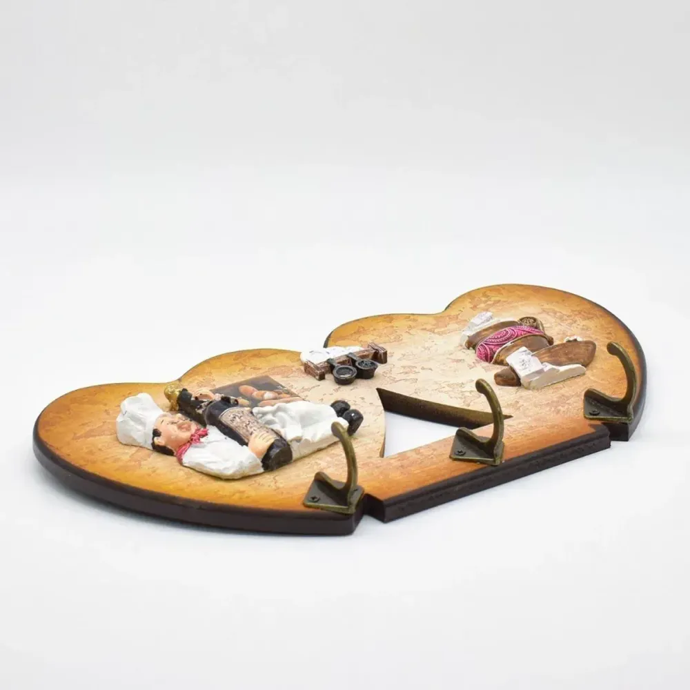 Cuier decorativ cu 3 carlige, Naimeed D55-4, 32x16x1 cm, Maro