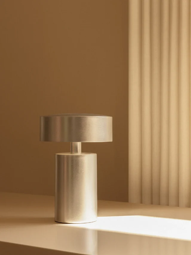 Lampa portabia Column