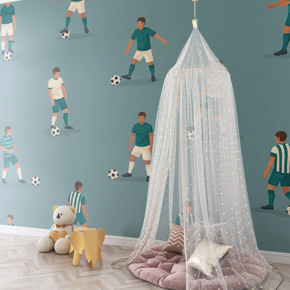 Papel de parede crianç | Crianças jogando futebol em um fundo colorido