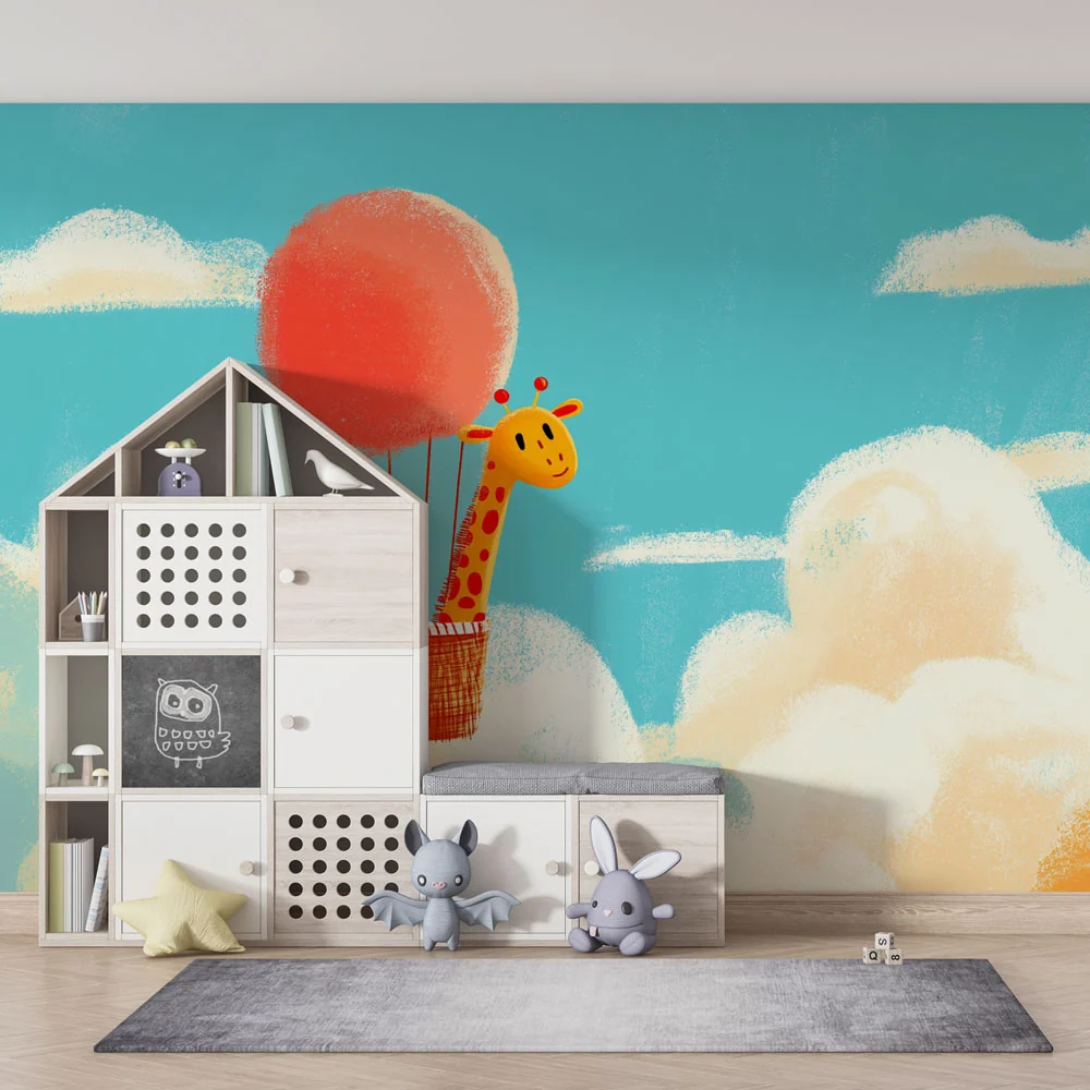 Papel de parede crianç | Girafa em um balão de ar quente no céu azul