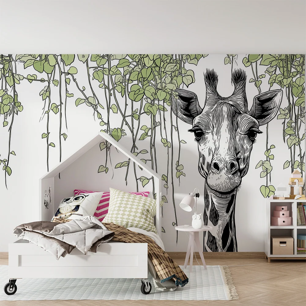 Papel de parede crianç | Girafa sorridente cercada por cipós verdes