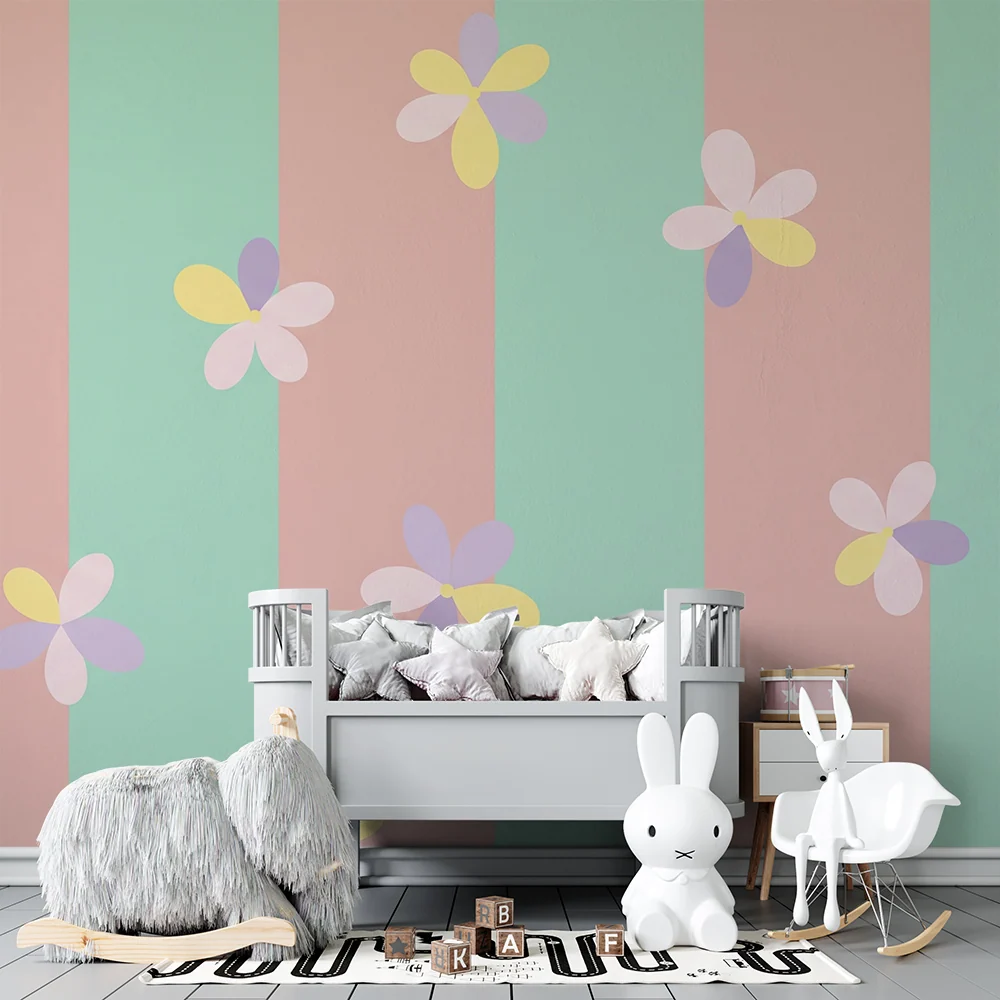 Tapet pentru camera copilului | Flori pastelate pe fundal cu dungi delicate