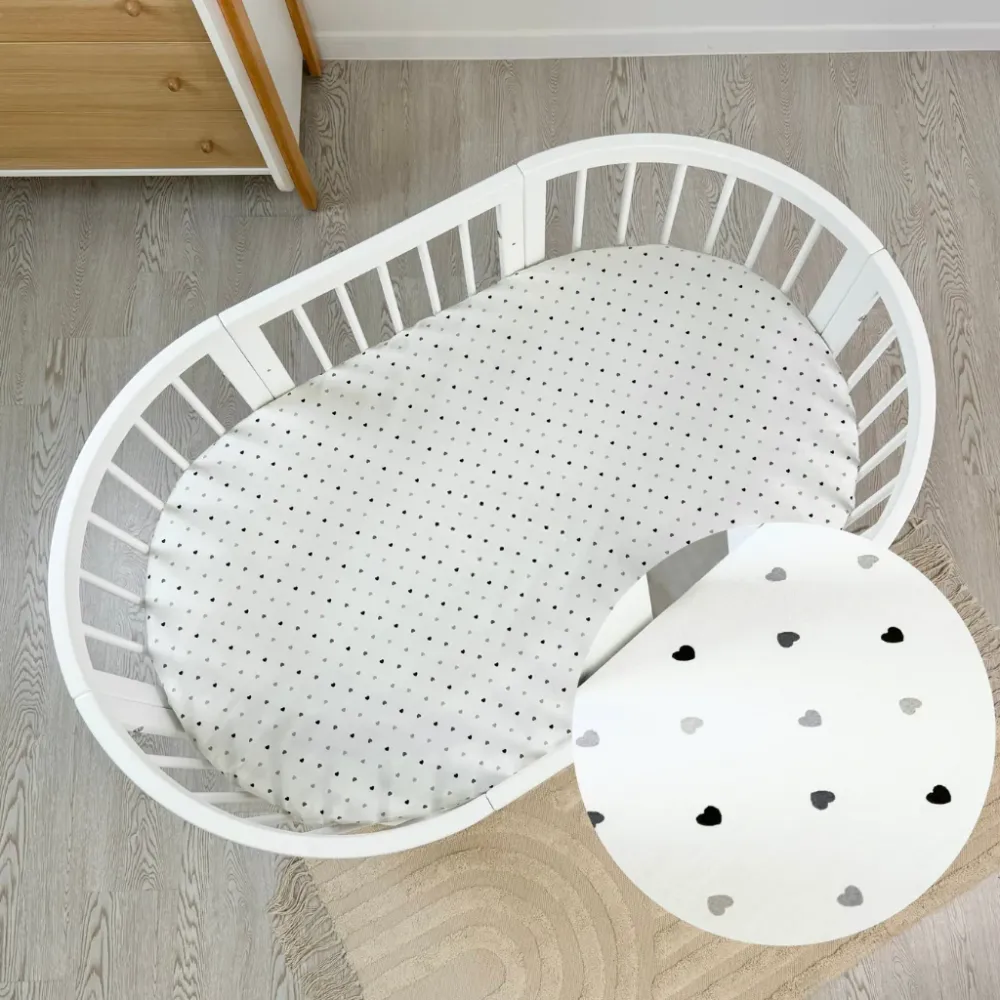 Cearceaf Alb cu Inimioare Mici Gri pentru Patut Mic Oval Smart 72x72 cm