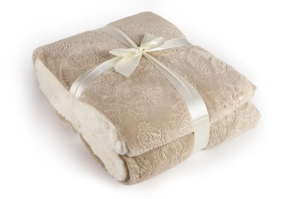Patura pufoasa cu design luxos MAJESTIC TAUPE 140/200 cm