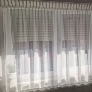 Perdea Paris 01, albă, tip plasă, material special pentru pisici