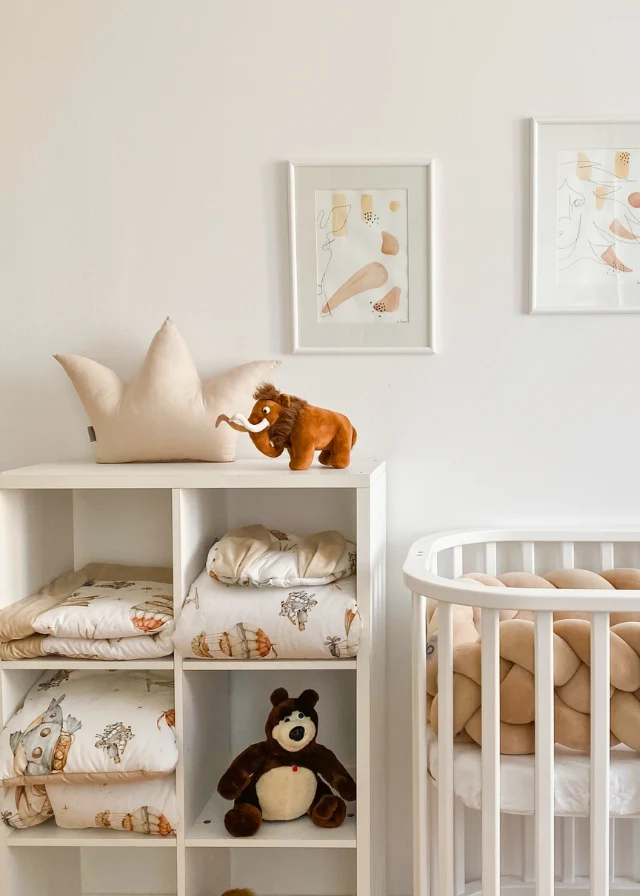 Perna Bebelusi Decorativa Coroana Bej Deschis Unisex 52x39 cm Dada&Rocco